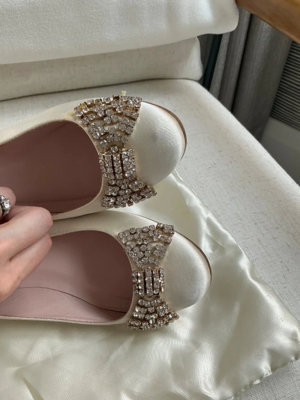 Kate Spade Head Over Heels Ivory Satin Crystal Bow Bridal Flats Size 7